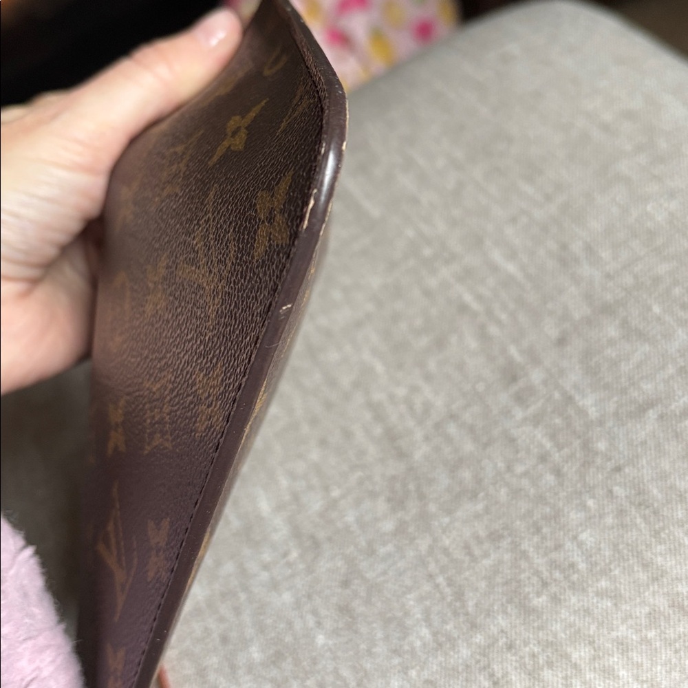 Louis Vuitton pouch - Picture 5 of 12